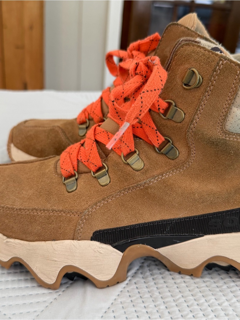 Sorel Kinetic Impact Conquest Boots Tan Suede w/Orange Laces Sz 7 - Picture 2 of 8